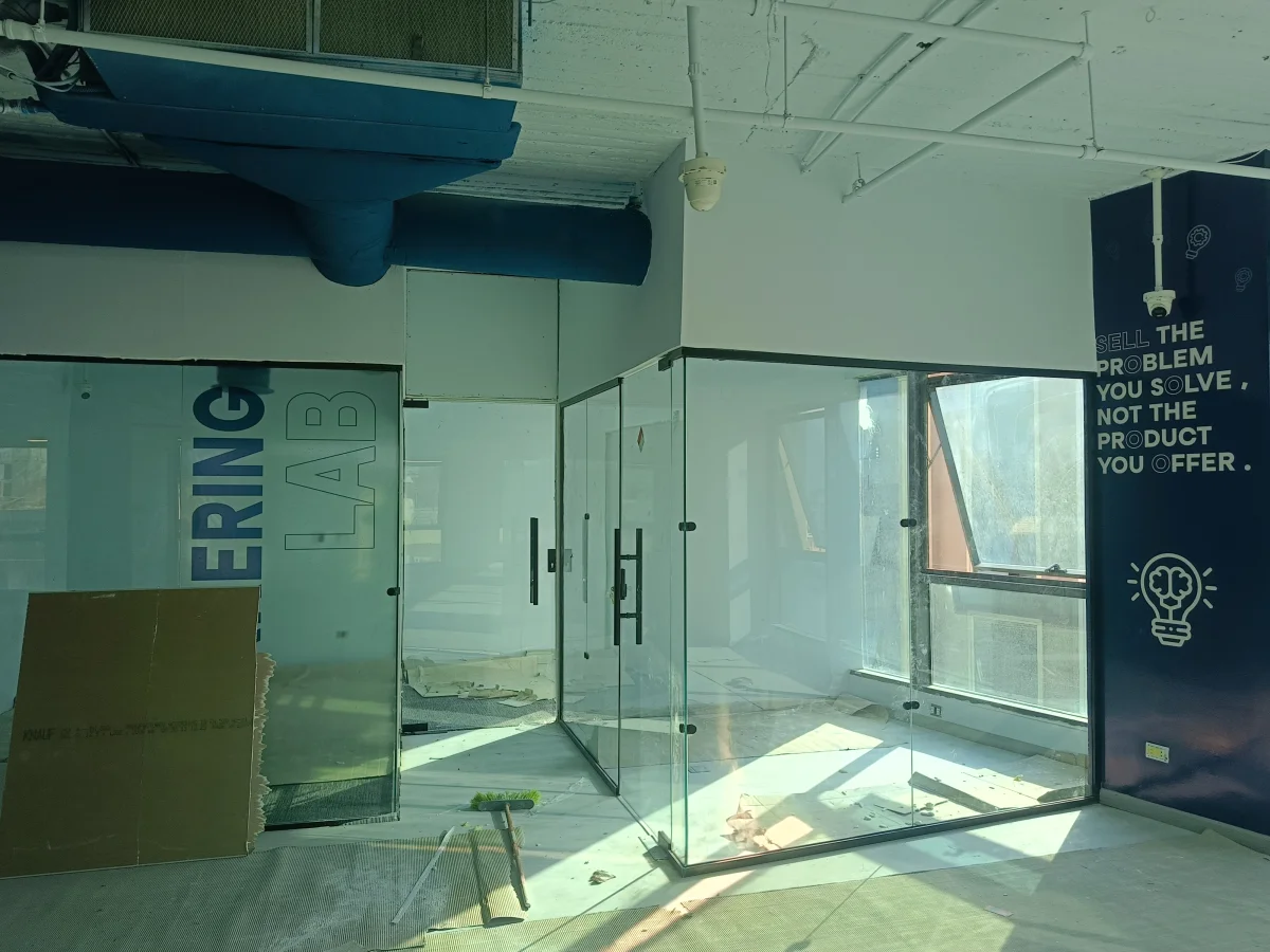 زجاج سيكوريت في الشرفة