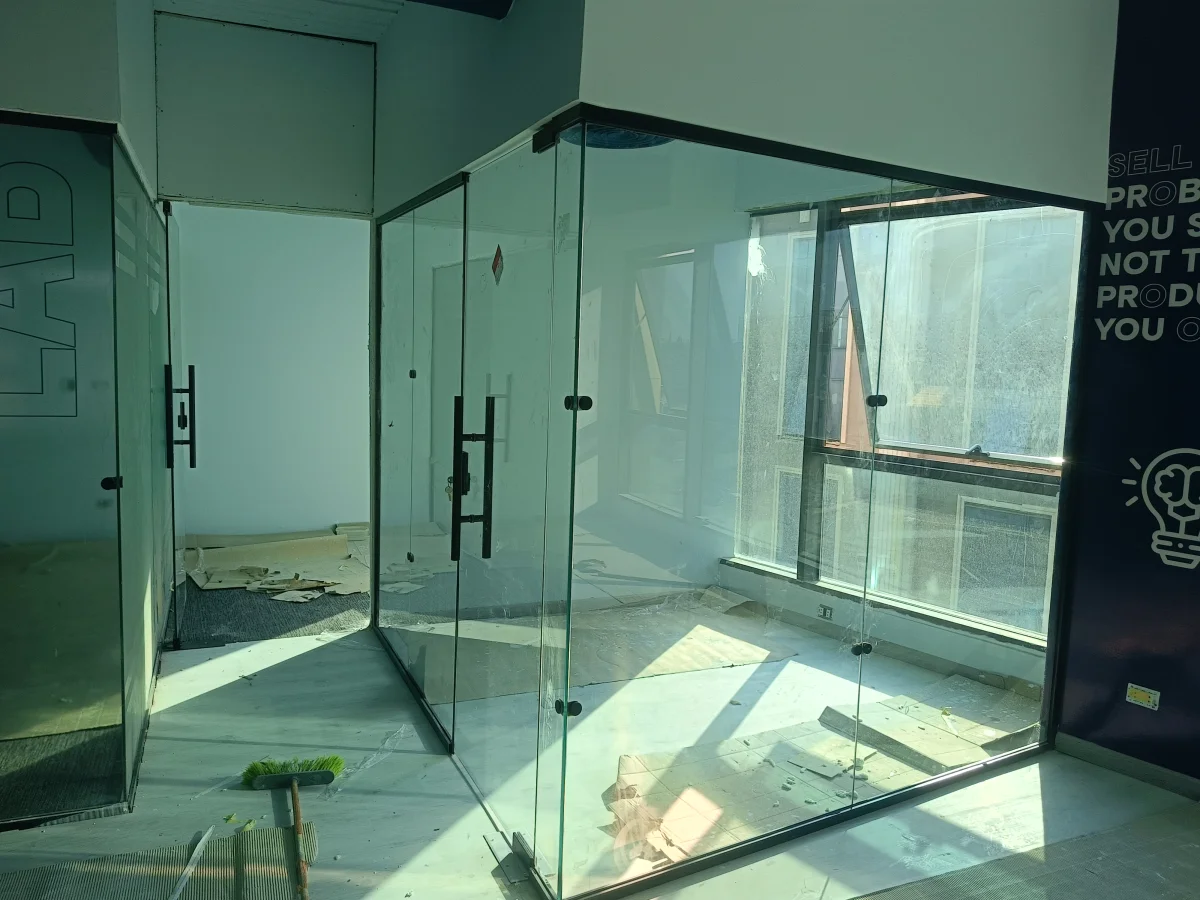 زجاج سيكوريت في الشرفة