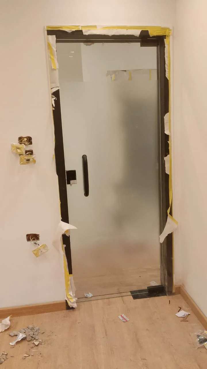 زجاج سيكوريت في الشرفة