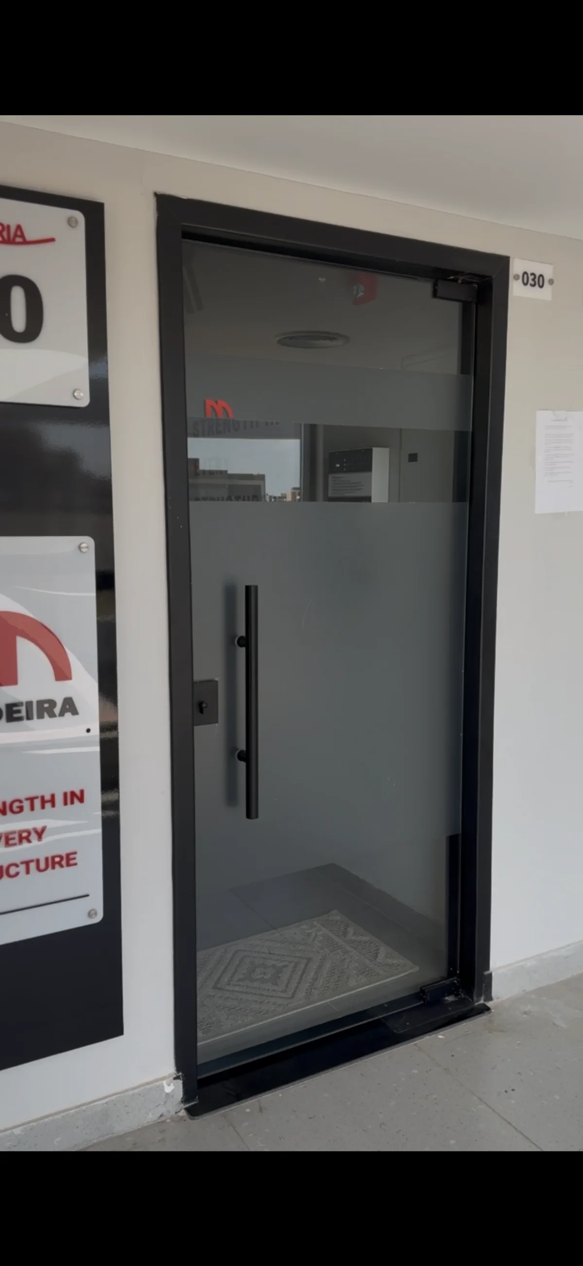 زجاج سيكوريت في الشرفة