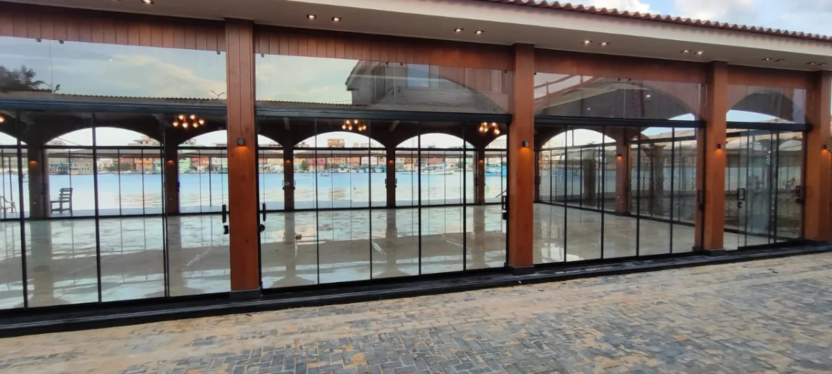 زجاج سيكوريت في الشرفة