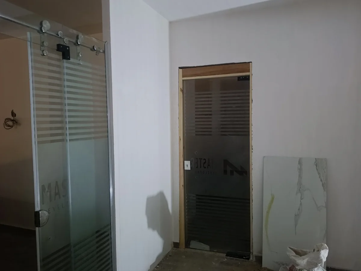 زجاج سيكوريت في عزبة البرج