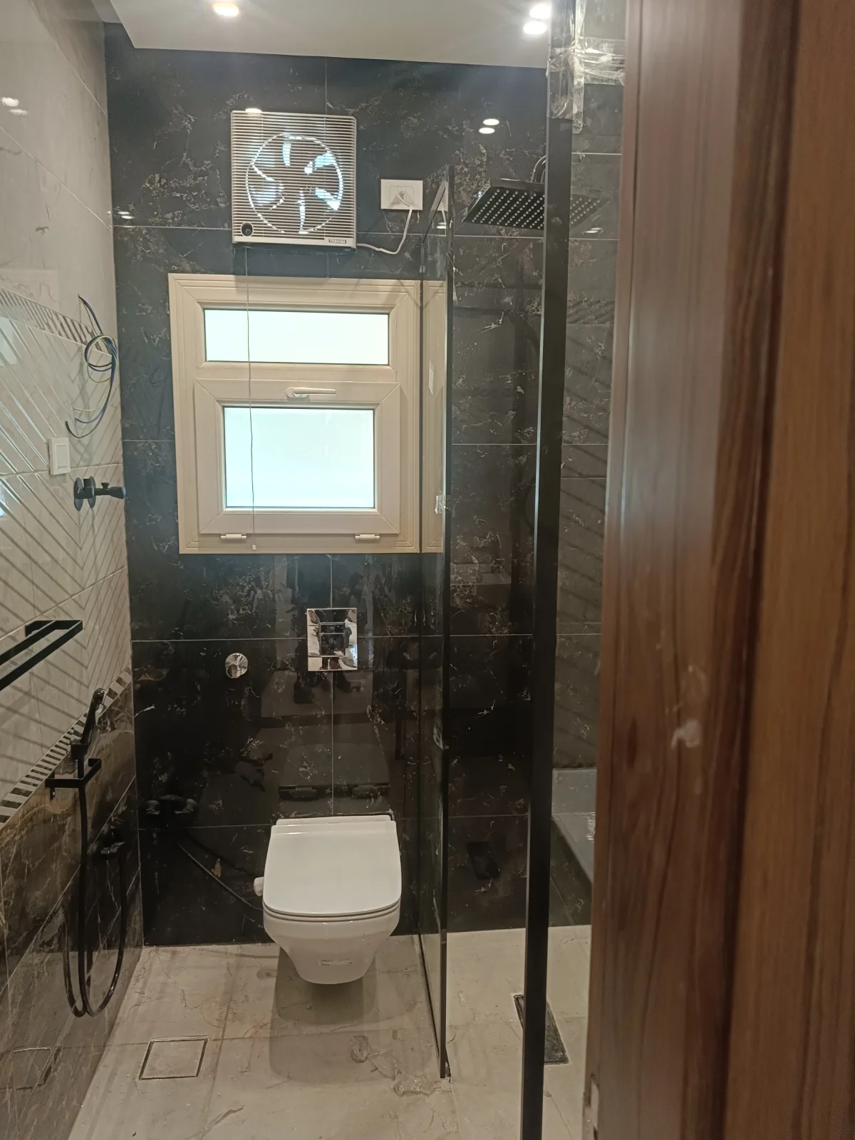 زجاج سيكوريت في الشرفة