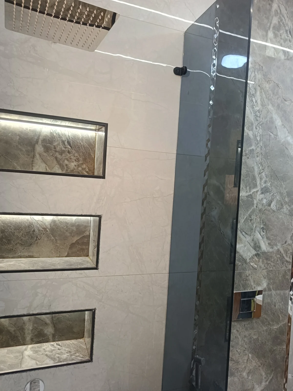 زجاج سيكوريت في الشرفة