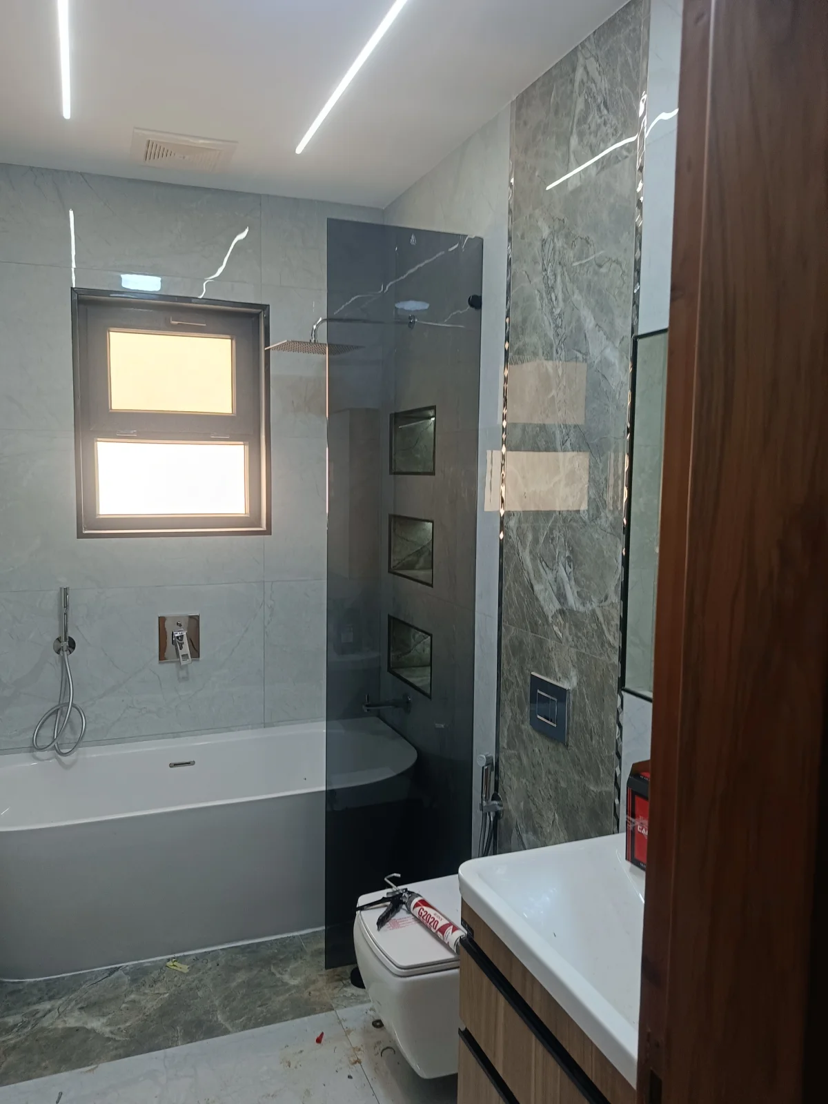 زجاج سيكوريت في الشرفة