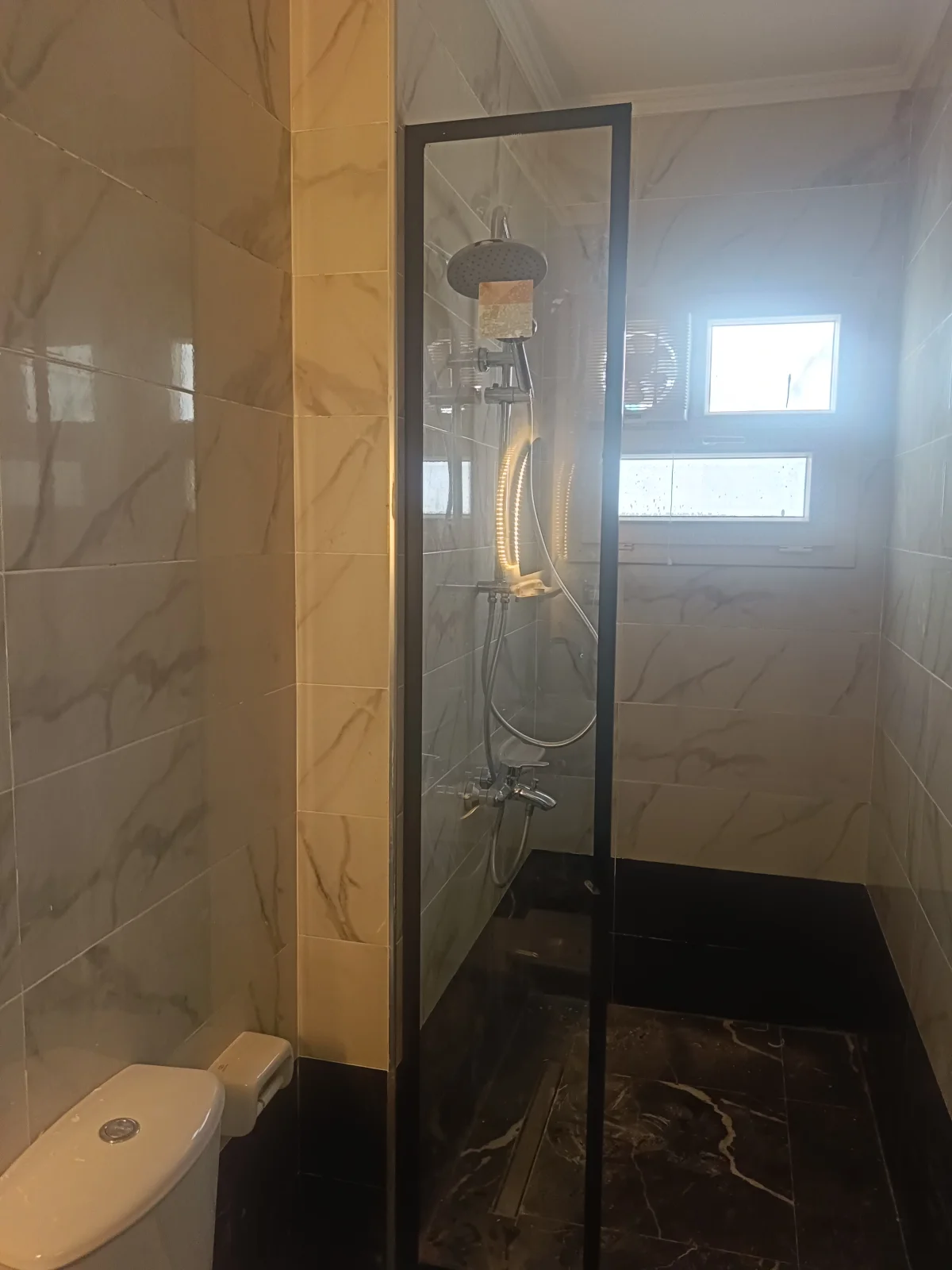 زجاج سيكوريت في الشرفة