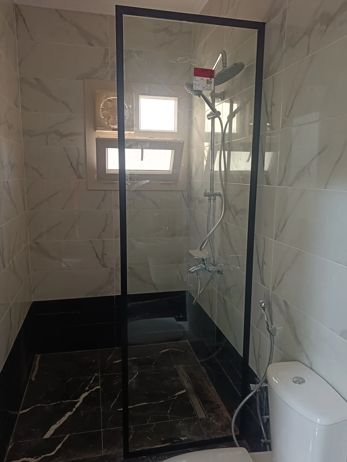 زجاج سيكوريت في الشرفة