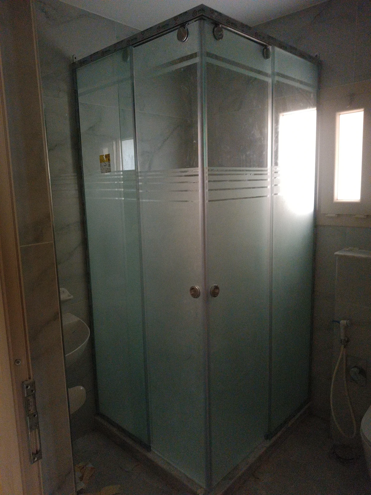 زجاج سيكوريت في الشرفة