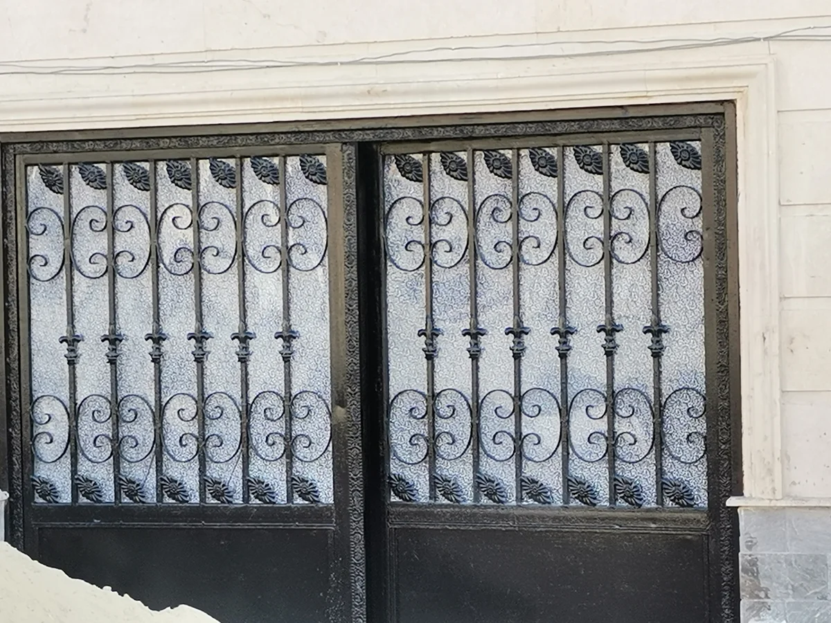 زجاج سيكوريت في الشرفة