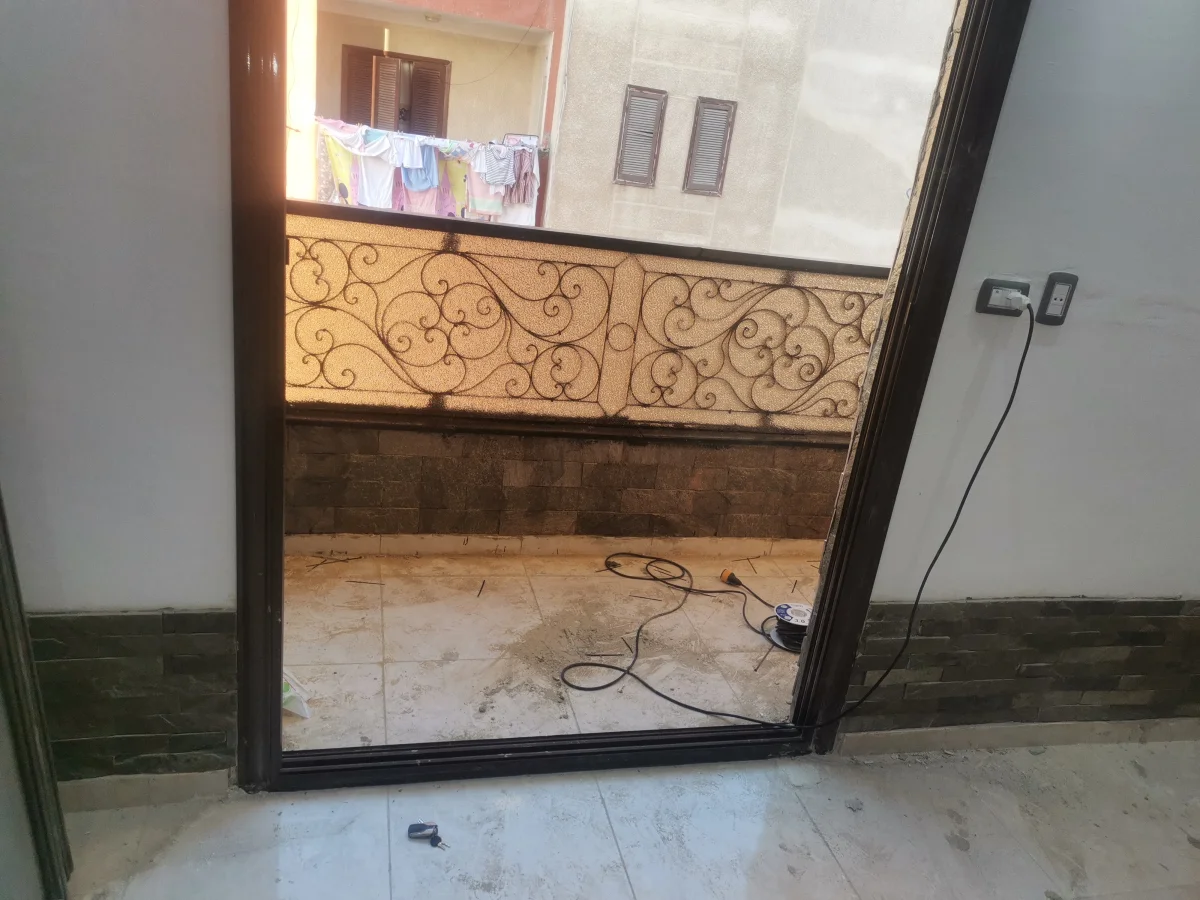 زجاج سيكوريت في الشرفة