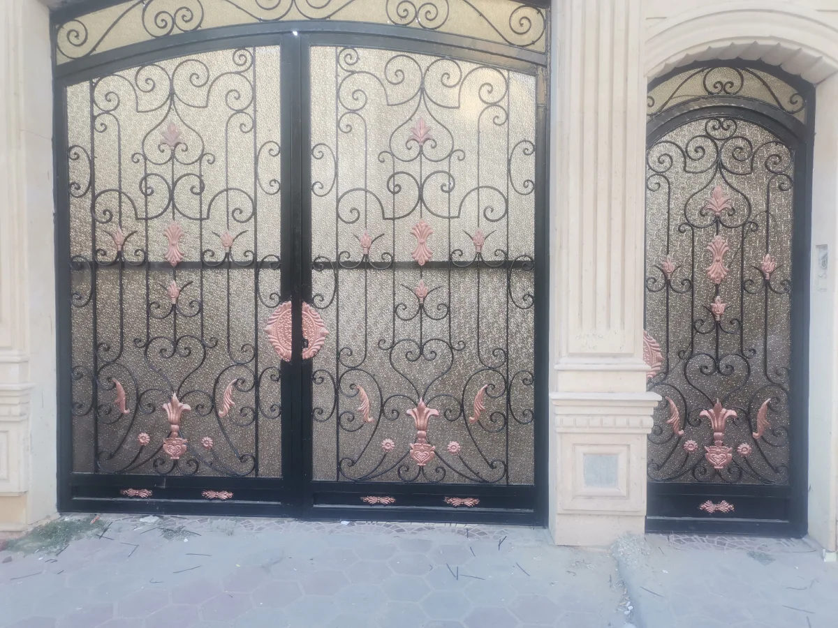 زجاج سيكوريت في الشرفة