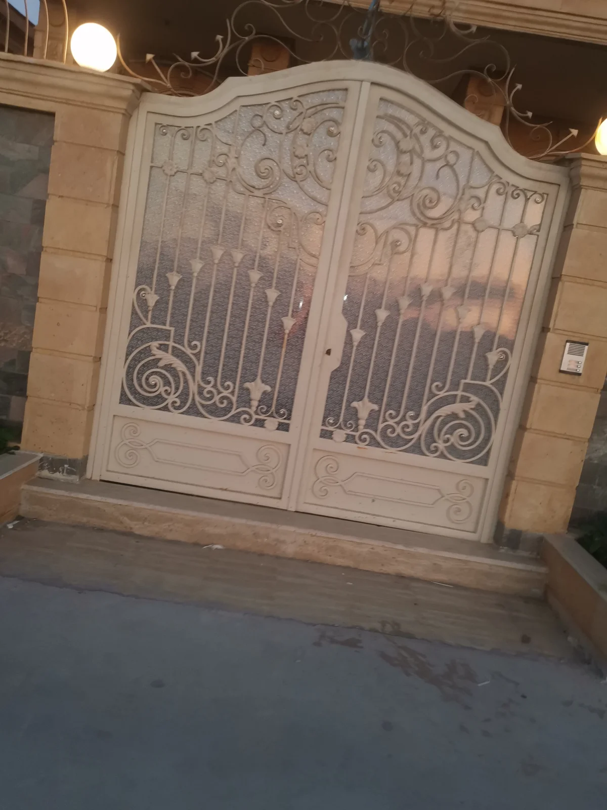 زجاج سيكوريت في الجونة