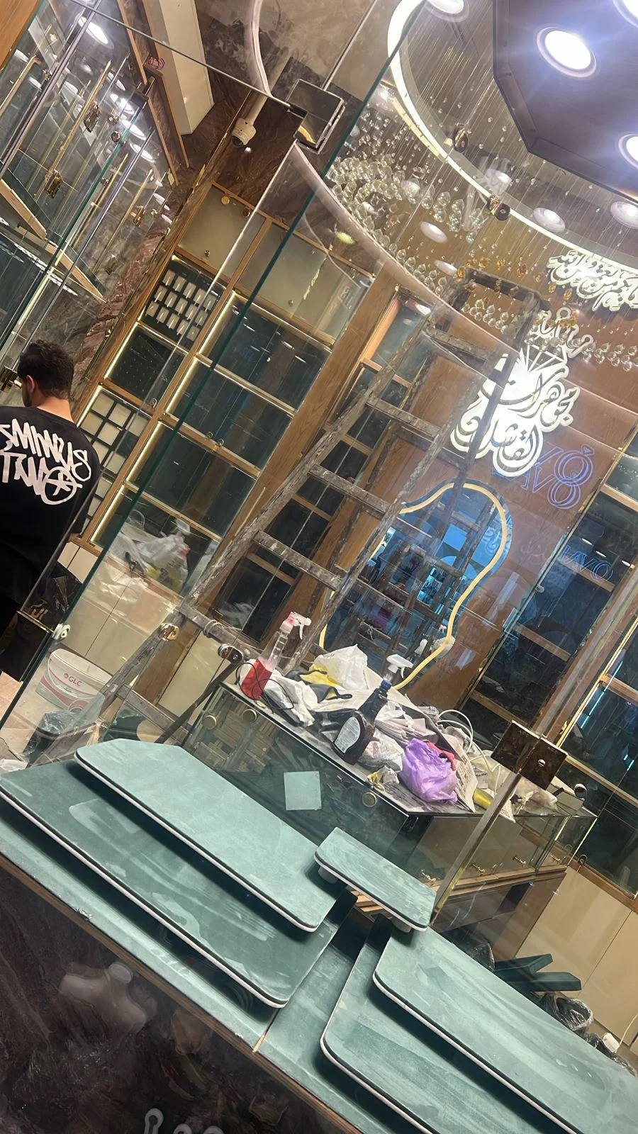 زجاج سيكوريت في مكادي باي