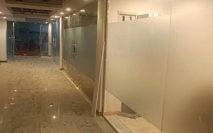 واجهات زجاجية لمعارض الأثاث في دمياط