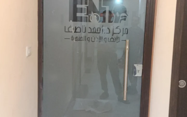 أعمال أبواب زجاج سيكوريت