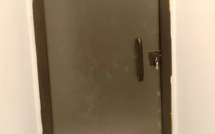 أعمال أبواب زجاج سيكوريت
