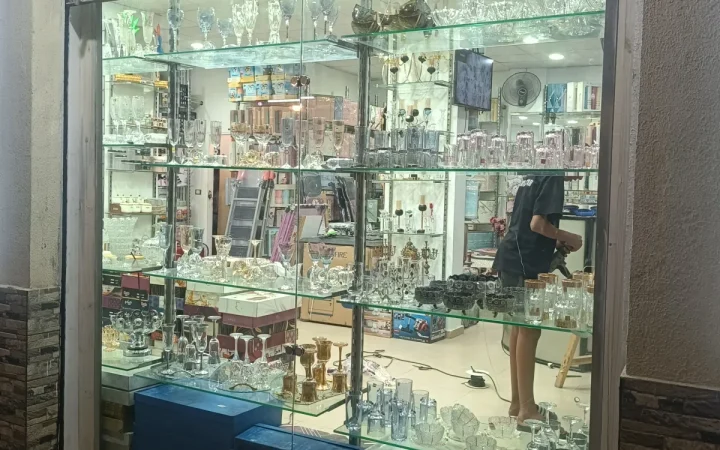 أعمال أبواب زجاج سيكوريت