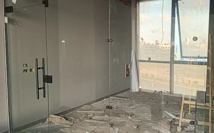 أعمال أبواب زجاج سيكوريت